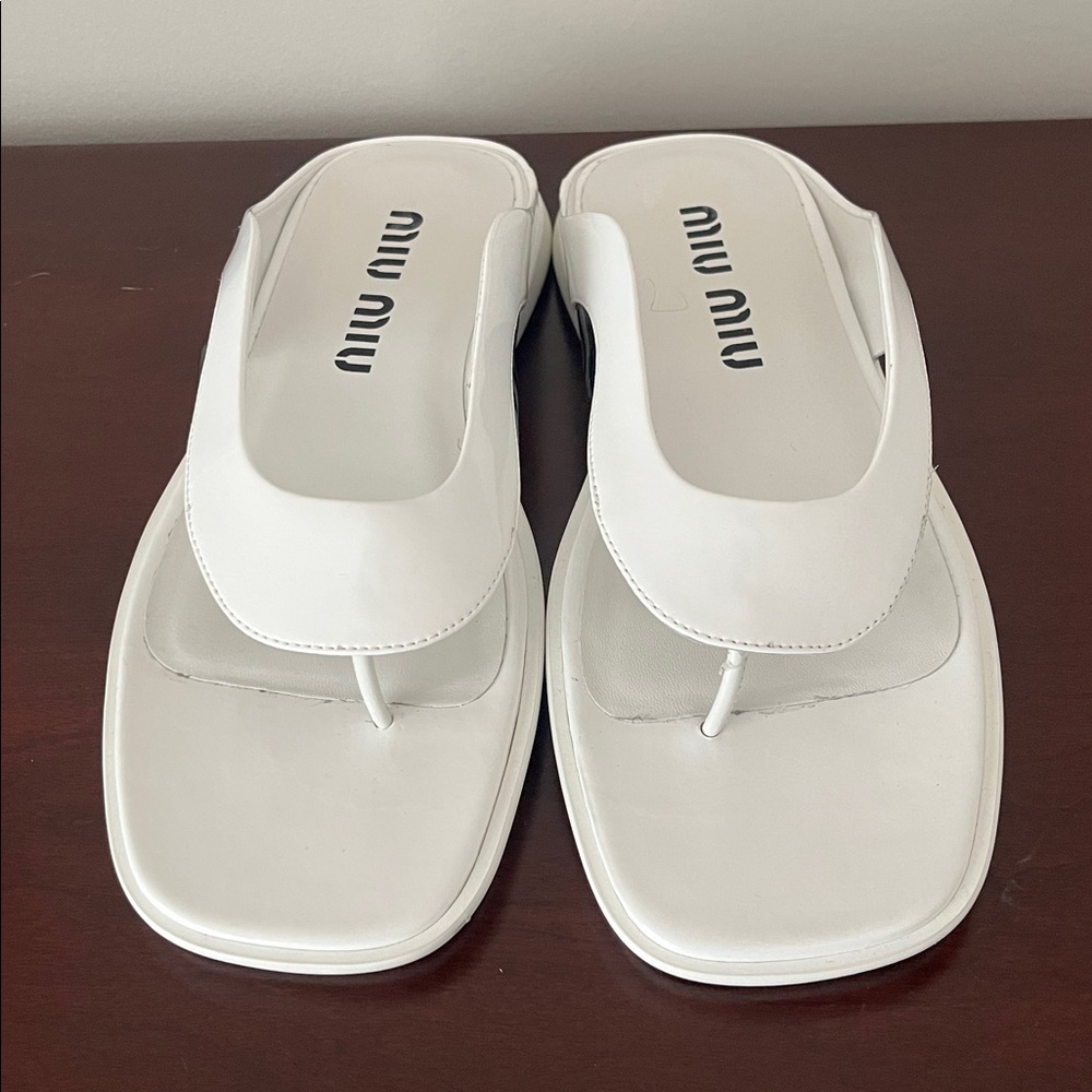 MIU MIU NWOT AUTHENTIC VERNICE TECH FLAT THONG SANDALS WHITE and BLACK 39.5 - Picture 5 of 7